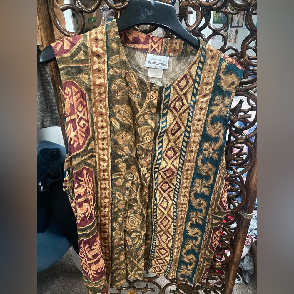 Brownstone Studio best shirt large